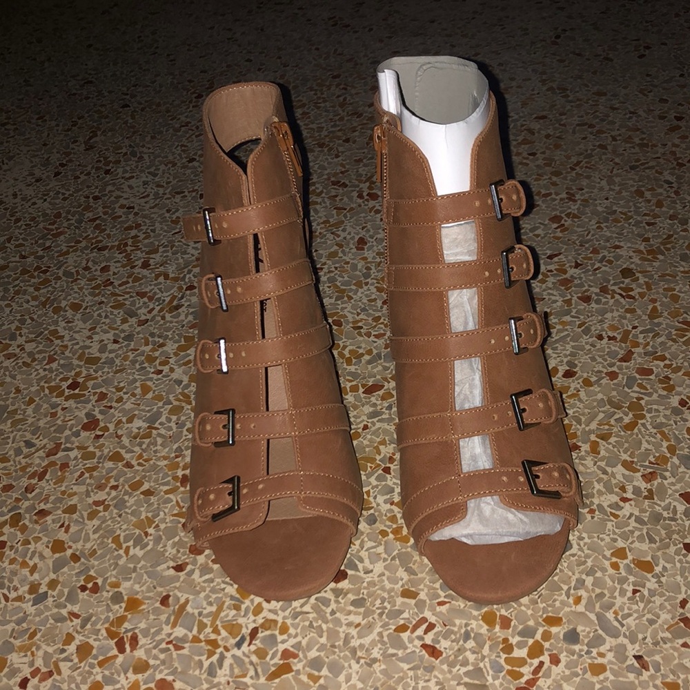 Aerosoles heelrest tan heels with straps